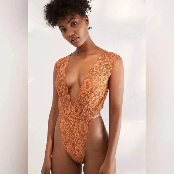 We Are HAH Free People Cut To The Chase Lace Bodysuit Brown Sugar Small NWT - Picture 2 of 5